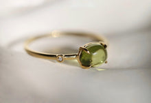Load image into Gallery viewer, PERIDOT & DIAMOND RING