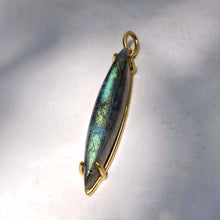 Load image into Gallery viewer, LABRADORITE PENDANT
