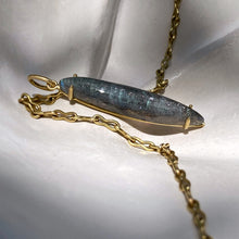 Load image into Gallery viewer, LABRADORITE PENDANT