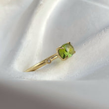 Load image into Gallery viewer, PERIDOT & DIAMOND RING
