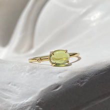 Load image into Gallery viewer, PERIDOT & DIAMOND RING