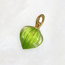 Load image into Gallery viewer, PERIDOT PENDANT
