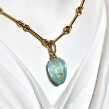 Load image into Gallery viewer, AQUAMARINE LEAF PENDANT
