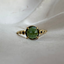 Load image into Gallery viewer, GREEN TOURMALINE &amp; BLACK SPINEL RING
