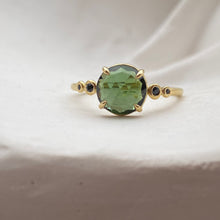 Load image into Gallery viewer, GREEN TOURMALINE &amp; BLACK SPINEL RING
